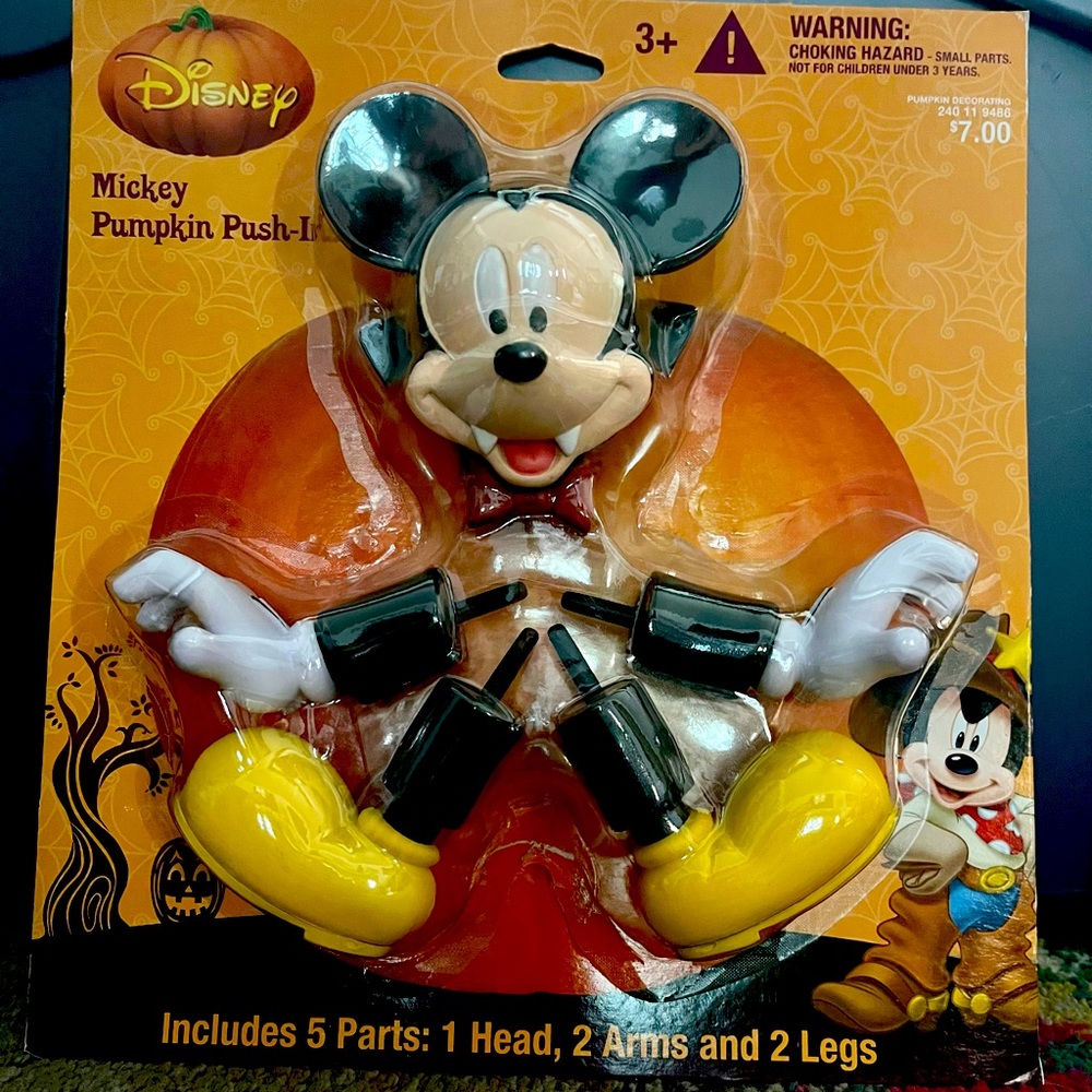 Disney’s Mickey pumpkin push-ins (vampire)